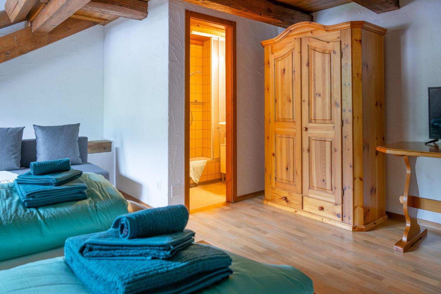Chrona Bed & Breakfast Jenaz 객실 사진