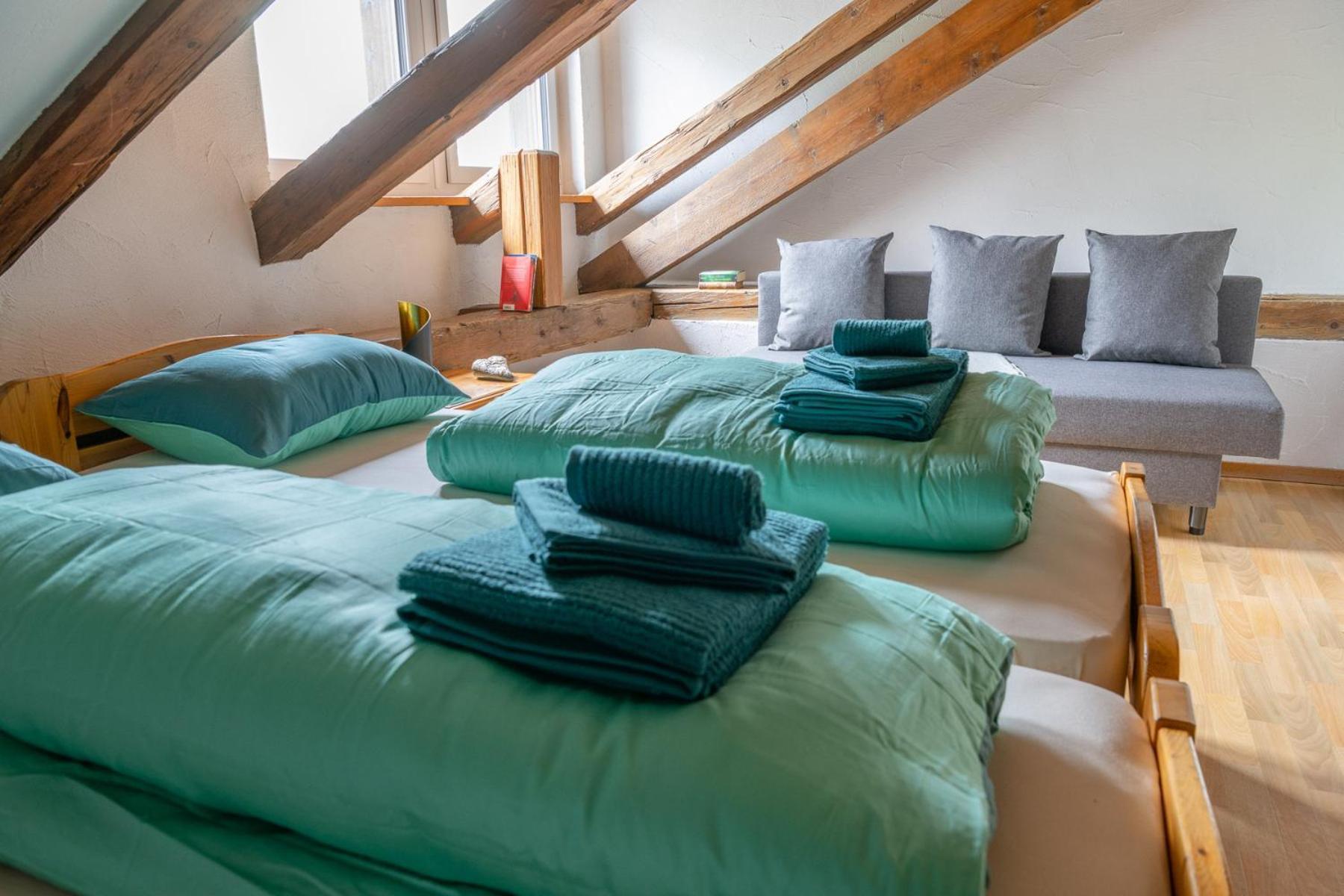 Chrona Bed & Breakfast Jenaz 객실 사진