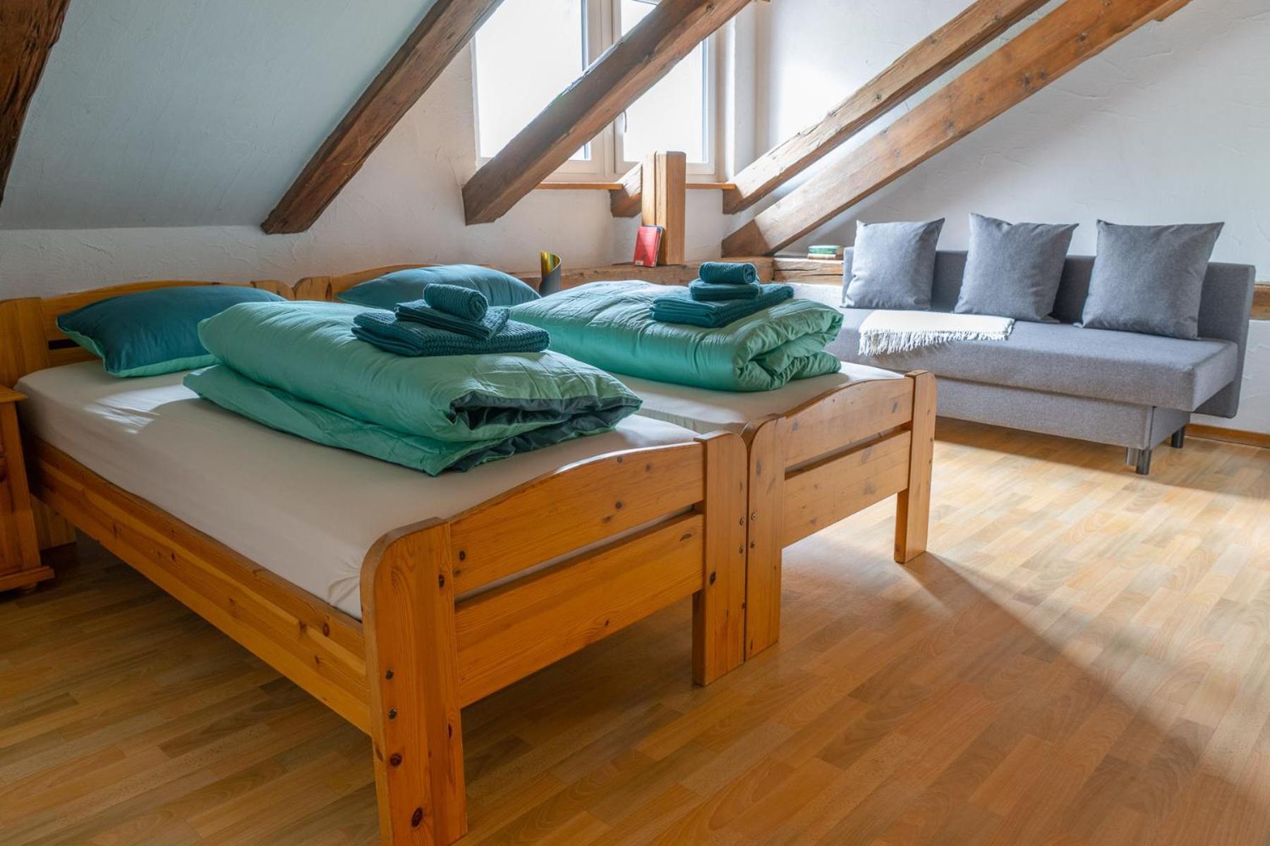Chrona Bed & Breakfast Jenaz 객실 사진