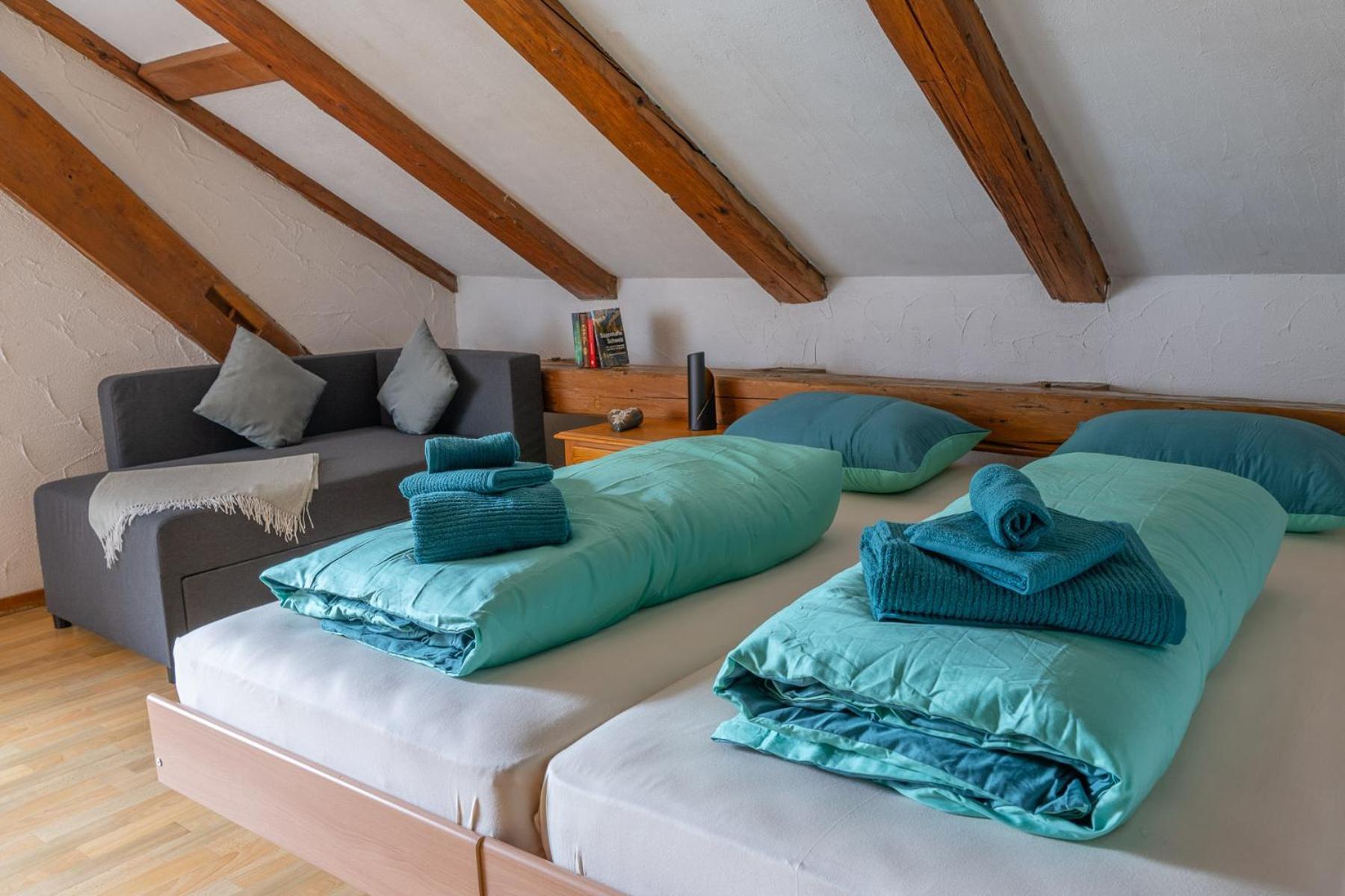 Chrona Bed & Breakfast Jenaz 객실 사진