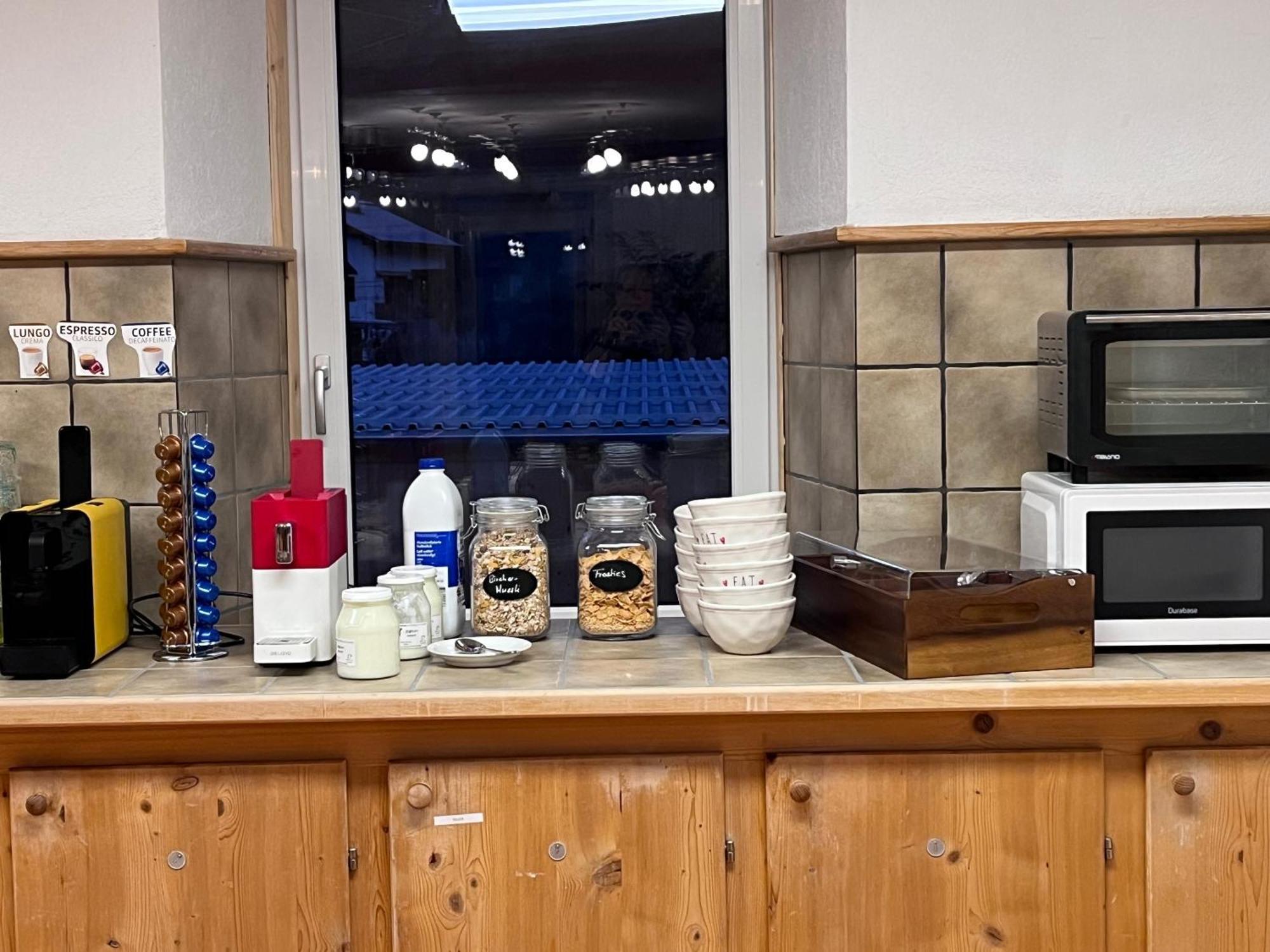Chrona Bed & Breakfast Jenaz 외부 사진