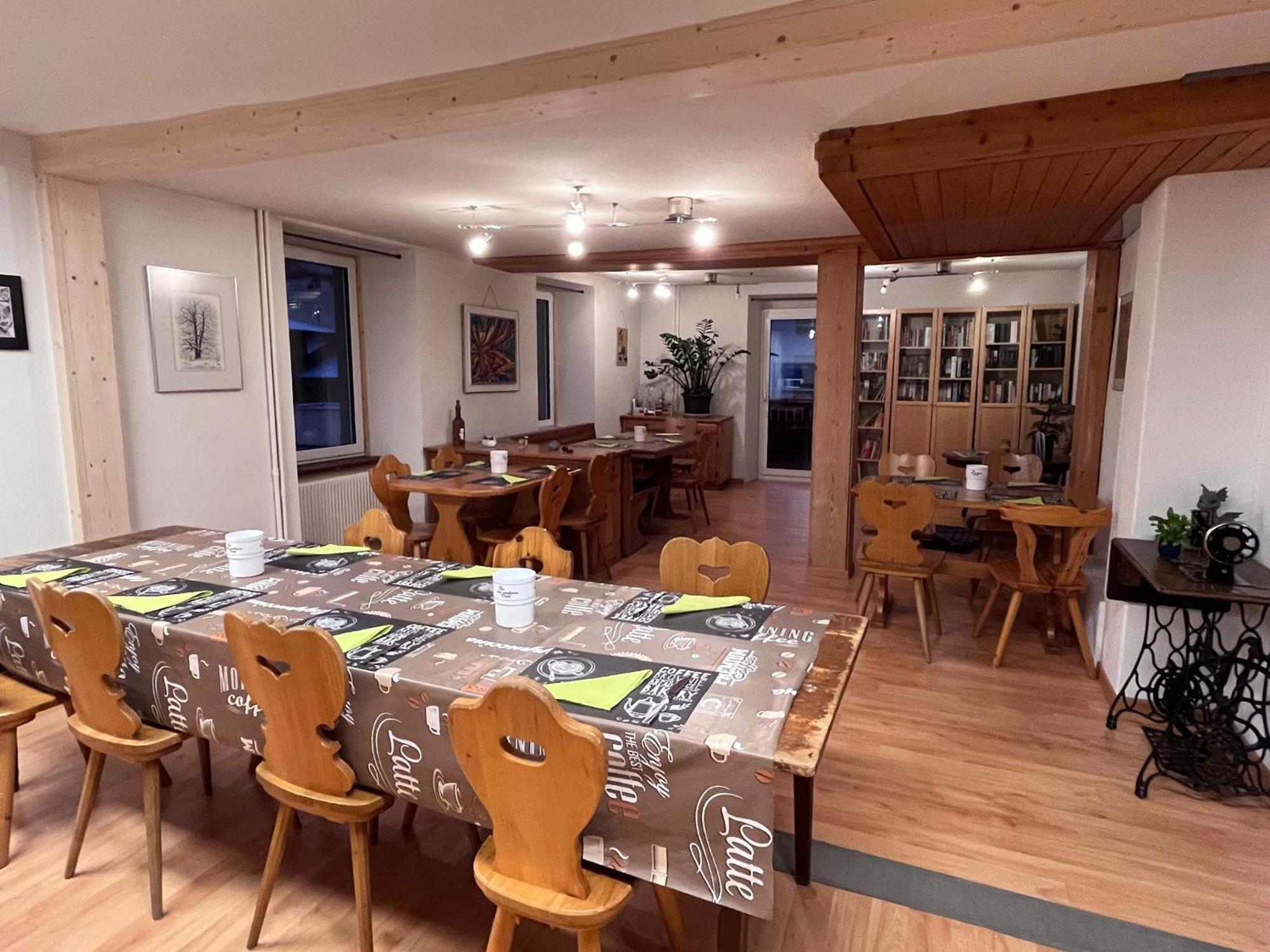 Chrona Bed & Breakfast Jenaz 외부 사진